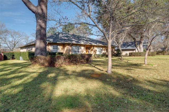 2213 Melissa Drive, Palestine, TX 75803