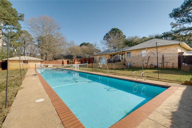 2213 Melissa Drive, Palestine, TX 75803