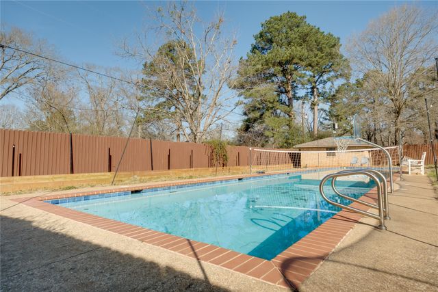 2213 Melissa Drive, Palestine, TX 75803