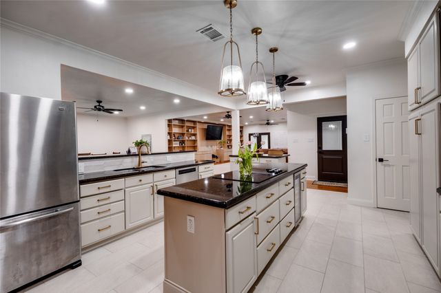 2213 Melissa Drive, Palestine, TX 75803