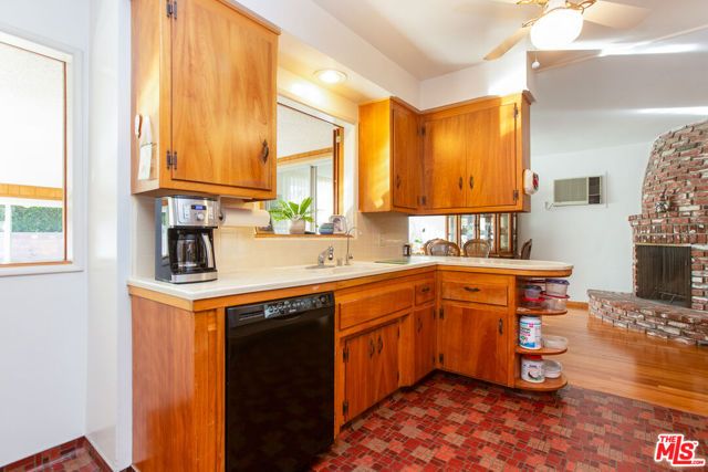 137 N Burnaby Avenue, Glendora, CA 91741