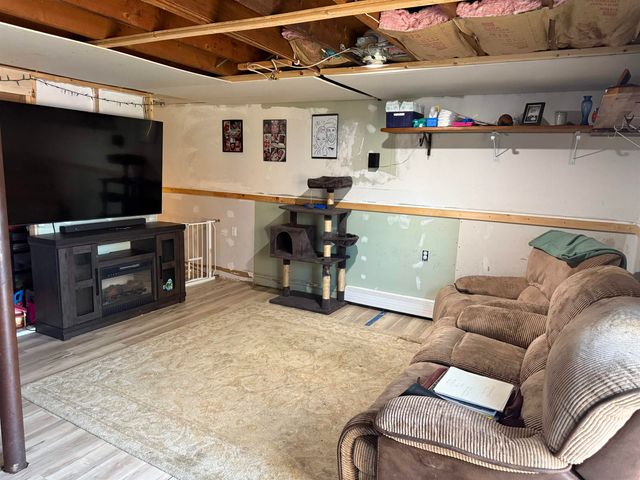 24 Mountain Road, Raymond, NH 03077