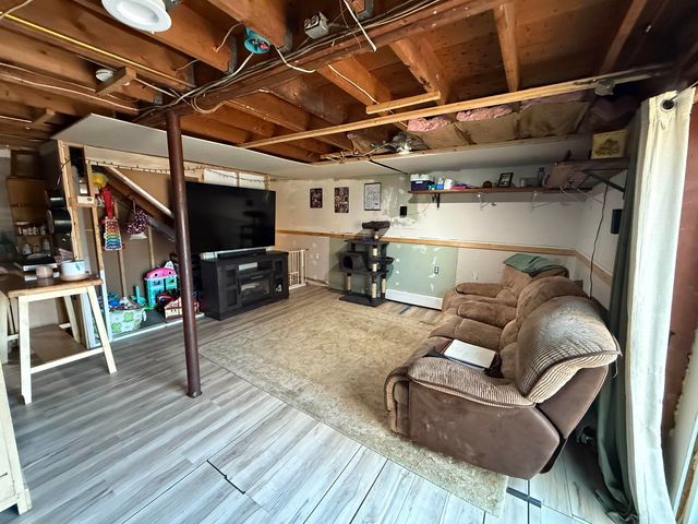 24 Mountain Road, Raymond, NH 03077