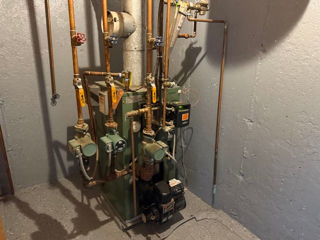 24 Mountain Road, Raymond, NH 03077