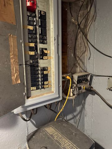 24 Mountain Road, Raymond, NH 03077