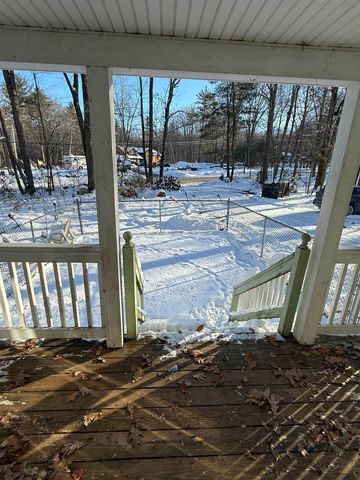 24 Mountain Road, Raymond, NH 03077