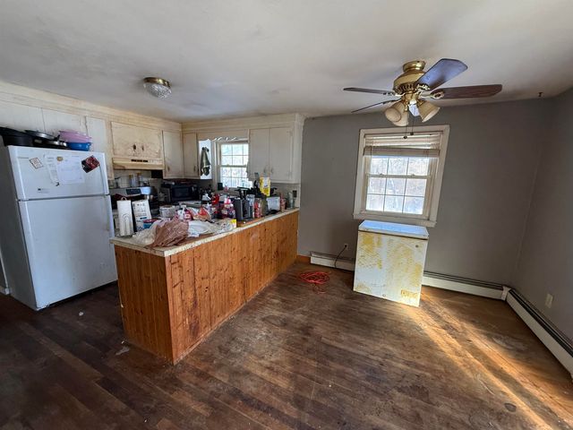 24 Mountain Road, Raymond, NH 03077