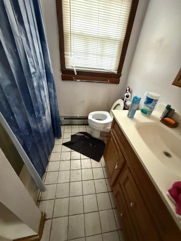 24 Mountain Road, Raymond, NH 03077