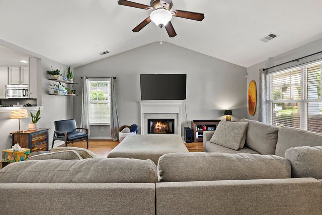 5497 Escalade Dr, Mount Juliet, TN 37122