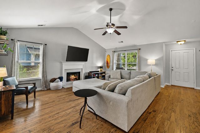 5497 Escalade Dr, Mount Juliet, TN 37122