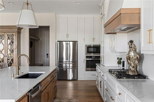 17340 Earnshaw Street, Overland Park, KS 66221