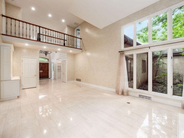 6 Lyonsgate Road, Bexley, OH 43209