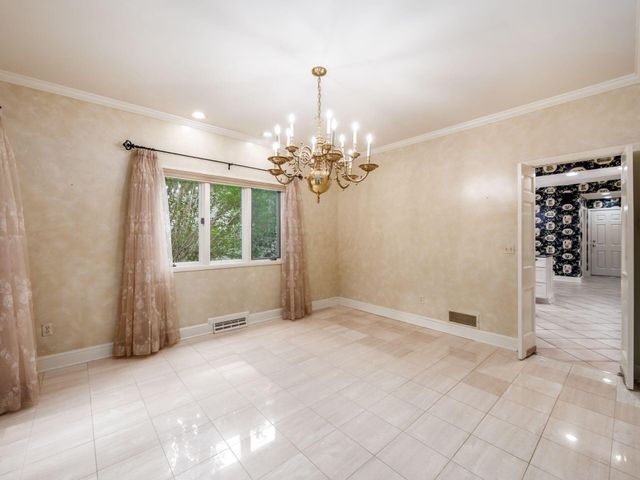 6 Lyonsgate Road, Bexley, OH 43209