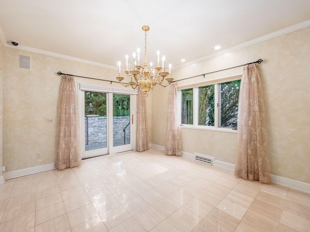 6 Lyonsgate Road, Bexley, OH 43209