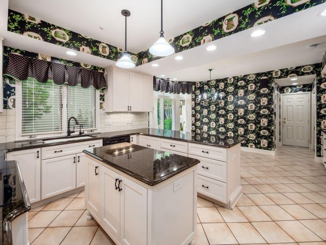 6 Lyonsgate Road, Bexley, OH 43209