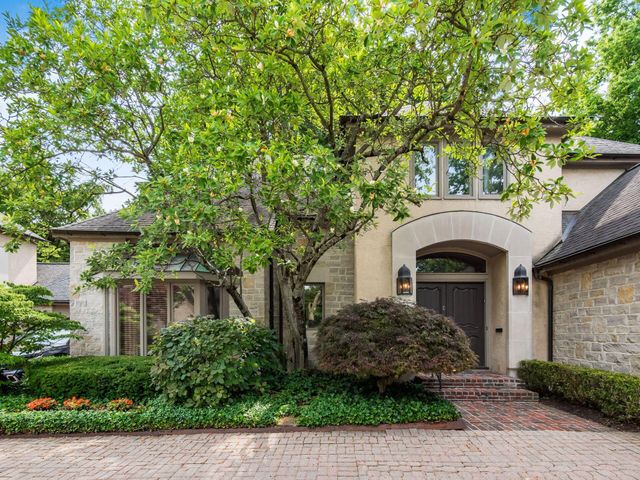 6 Lyonsgate Road, Bexley, OH 43209