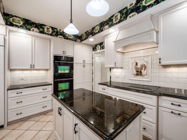 6 Lyonsgate Road, Bexley, OH 43209