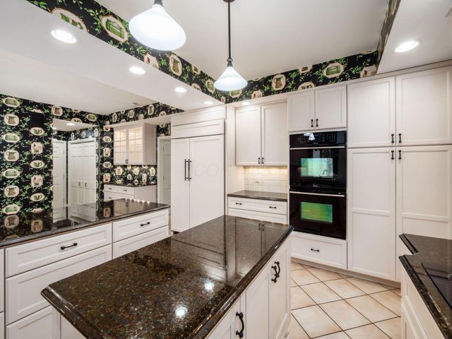 6 Lyonsgate Road, Bexley, OH 43209
