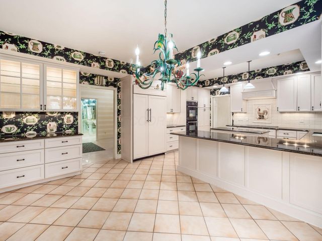 6 Lyonsgate Road, Bexley, OH 43209