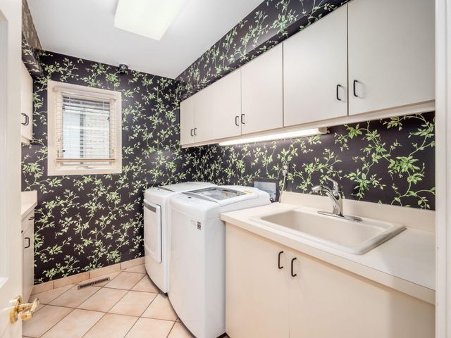 6 Lyonsgate Road, Bexley, OH 43209