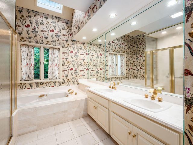 6 Lyonsgate Road, Bexley, OH 43209