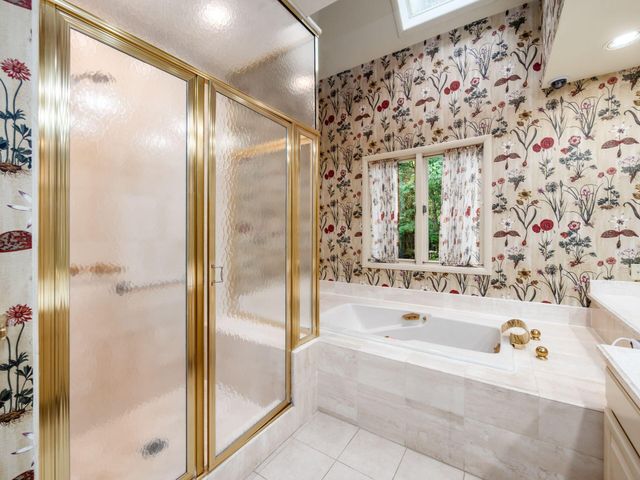 6 Lyonsgate Road, Bexley, OH 43209