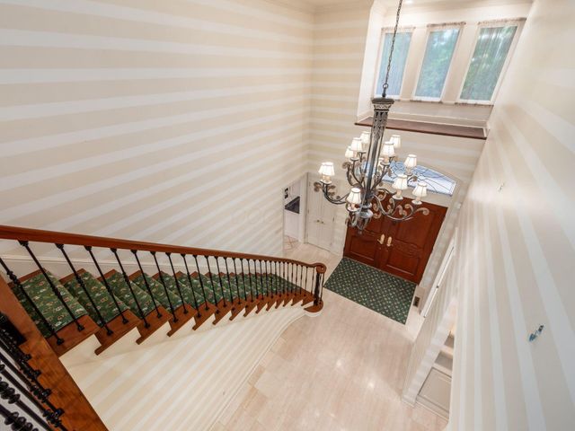 6 Lyonsgate Road, Bexley, OH 43209
