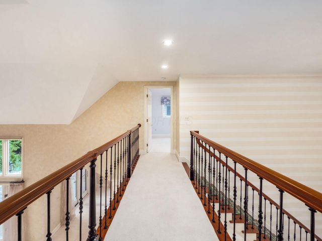 6 Lyonsgate Road, Bexley, OH 43209