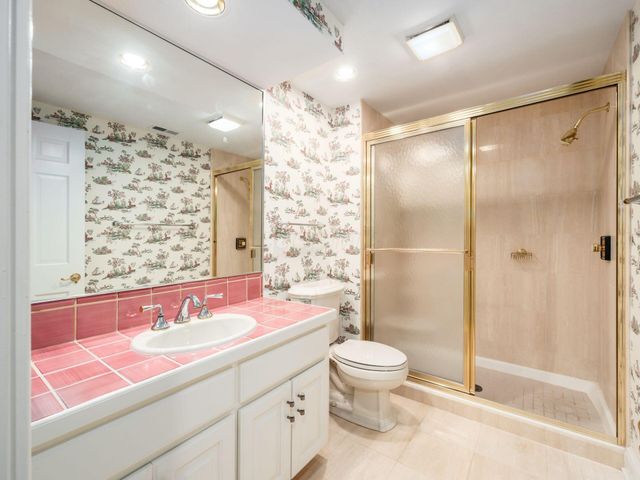 6 Lyonsgate Road, Bexley, OH 43209