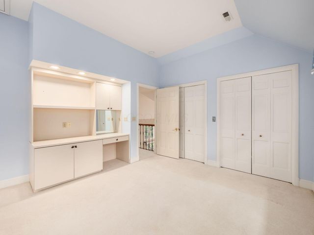 6 Lyonsgate Road, Bexley, OH 43209