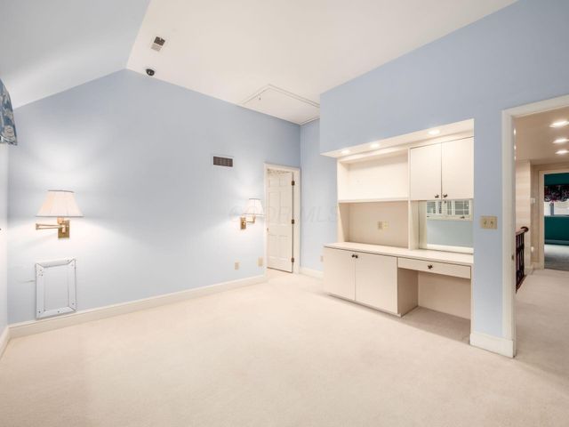 6 Lyonsgate Road, Bexley, OH 43209