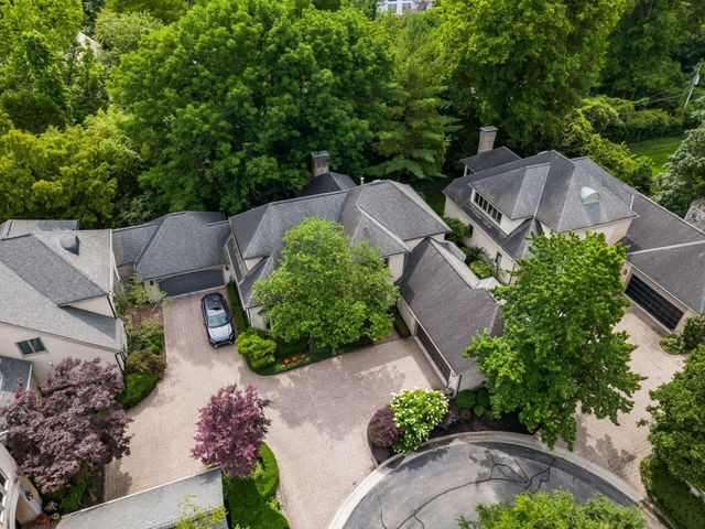 6 Lyonsgate Road, Bexley, OH 43209