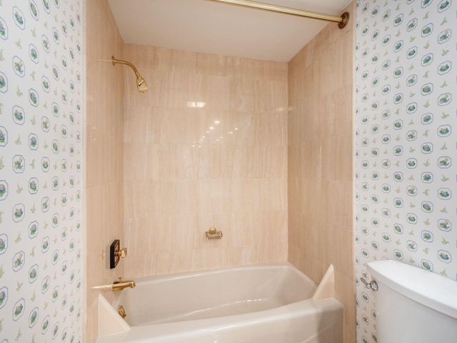 6 Lyonsgate Road, Bexley, OH 43209