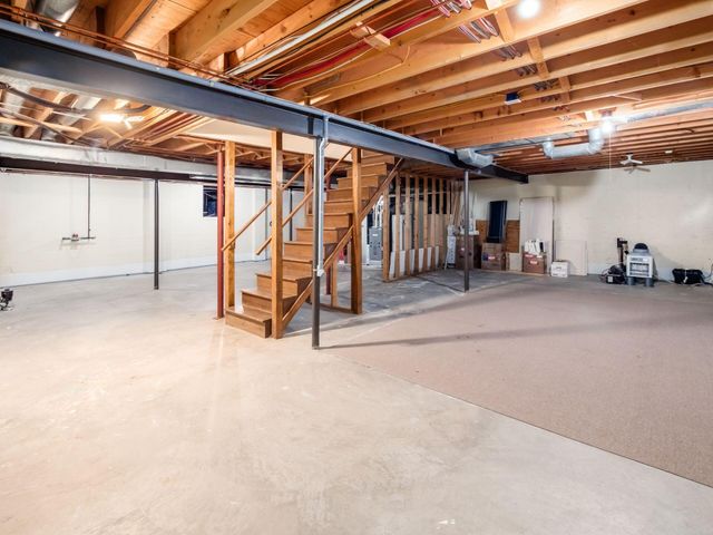 6 Lyonsgate Road, Bexley, OH 43209
