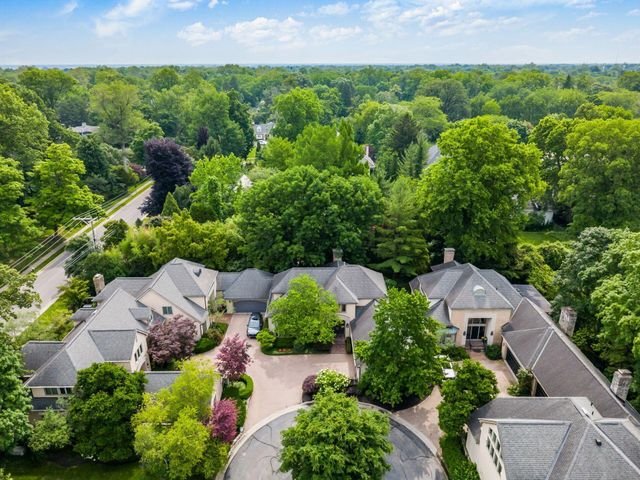 6 Lyonsgate Road, Bexley, OH 43209