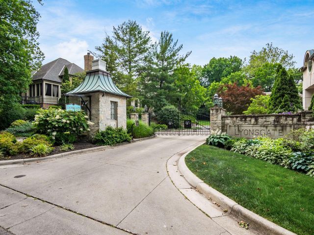 6 Lyonsgate Road, Bexley, OH 43209
