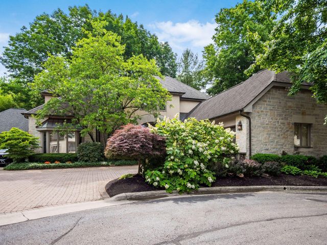 6 Lyonsgate Road, Bexley, OH 43209