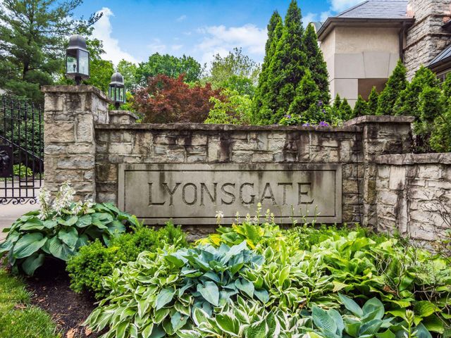 6 Lyonsgate Road, Bexley, OH 43209