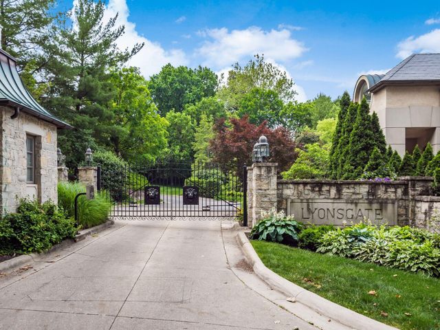 6 Lyonsgate Road, Bexley, OH 43209