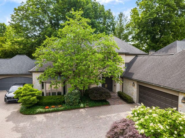 6 Lyonsgate Road, Bexley, OH 43209