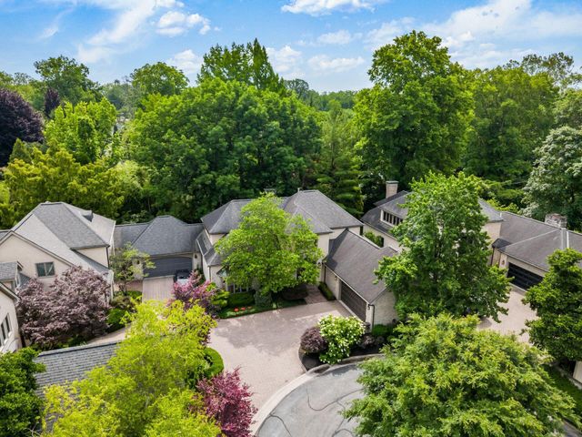 6 Lyonsgate Road, Bexley, OH 43209