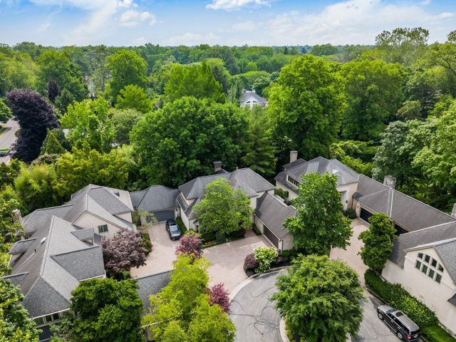 6 Lyonsgate Road, Bexley, OH 43209