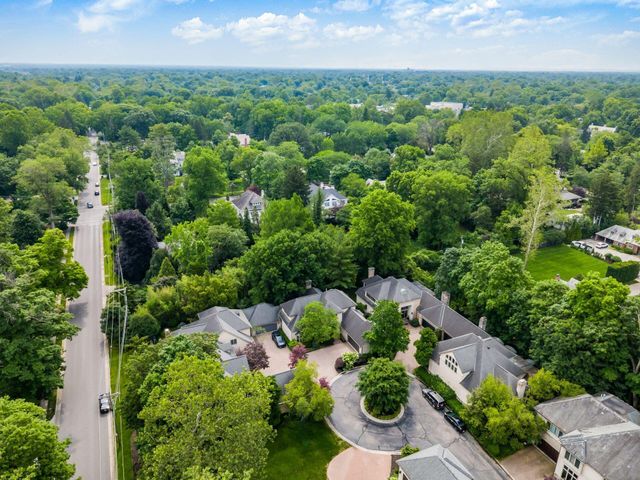 6 Lyonsgate Road, Bexley, OH 43209