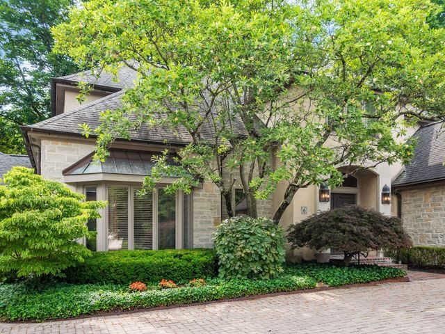 6 Lyonsgate Road, Bexley, OH 43209