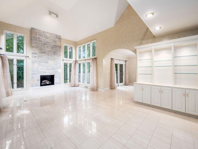 6 Lyonsgate Road, Bexley, OH 43209