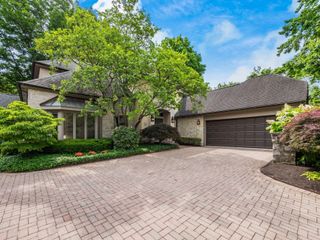 6 Lyonsgate Road, Bexley, OH 43209