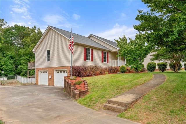 1120 Woodbury Road, King, NC 27021