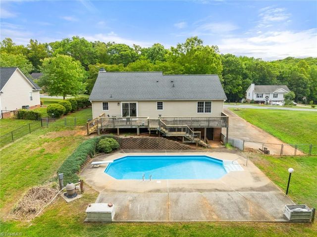 1120 Woodbury Road, King, NC 27021