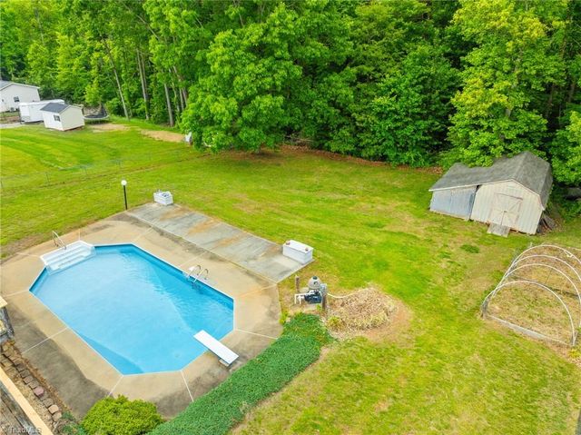 1120 Woodbury Road, King, NC 27021