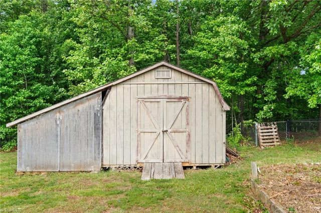 1120 Woodbury Road, King, NC 27021